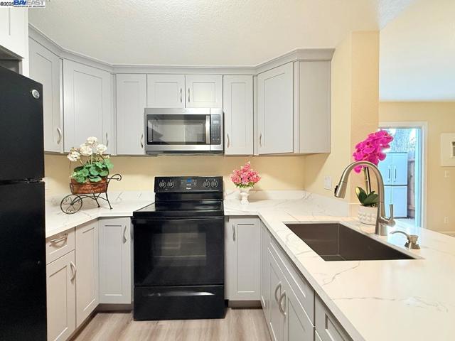 68 El Toro Ct, Fairfield CA: https://media.crmls.org/mediaz/33bdf4e6-220d-42ee-b039-979bba330ab9.jpg