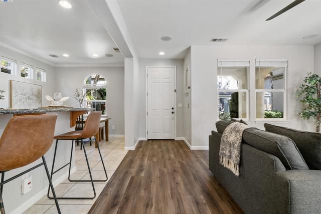 215 W Santa Cruz Way, Mountain House CA: https://media.crmls.org/mediaz/33bebfbf-e3cc-49ae-b4fd-465ab7e75c38.jpg