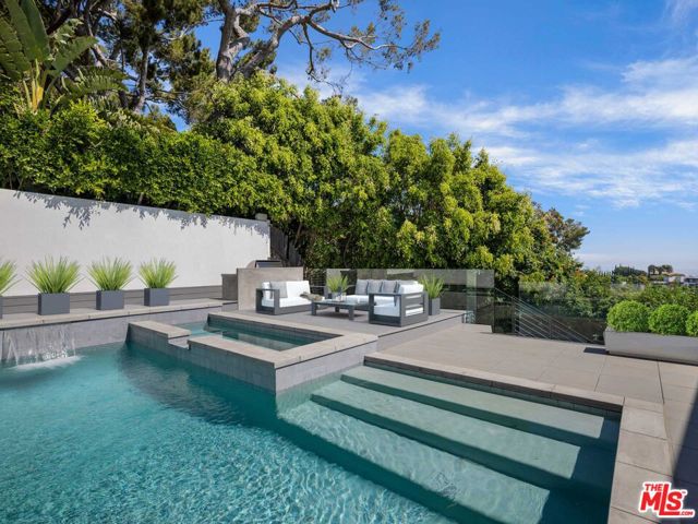 1654 Doheny Drive, Los Angeles, California 90069, 4 Bedrooms Bedrooms, ,5 BathroomsBathrooms,Single Family Residence,For Sale,Doheny,24429379