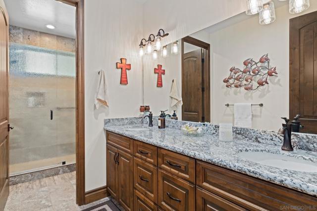 19553 Hidden Glen Road, Alpine CA: https://media.crmls.org/mediaz/33bef226-1e69-4c96-8225-fa2a09b36c9c.jpg