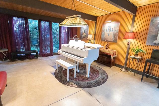 3216 Fair Oaks Ln, Spring Valley CA: https://media.crmls.org/mediaz/33befe60-1210-4e4e-933e-f08f72eb9ac7.jpg