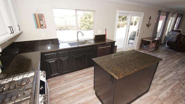 42944 Calle Reva, Temecula CA: https://media.crmls.org/mediaz/33bf2834-bd3a-4b97-8012-46ce85ca949b.jpg