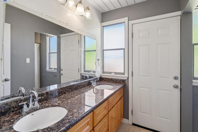 3767 Gainsborough Dr, Concord CA: https://media.crmls.org/mediaz/33bf804e-af99-4d83-acae-6753cf8fd450.jpg