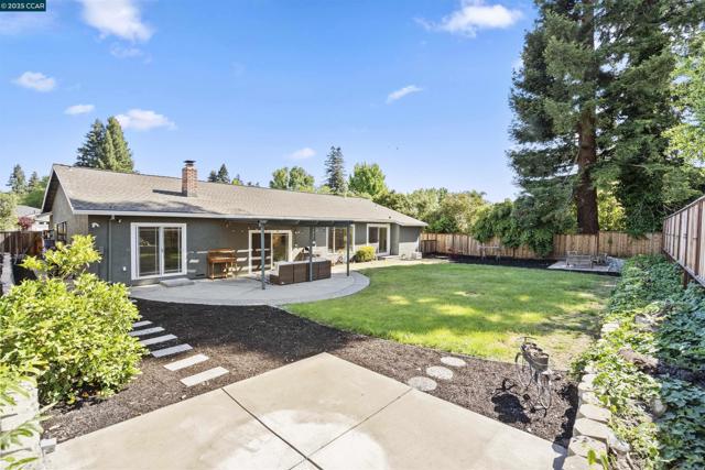 109 Baldwin Dr, Danville CA: https://media.crmls.org/mediaz/33bf901d-55bf-45bc-9e4c-ae557542a499.jpg
