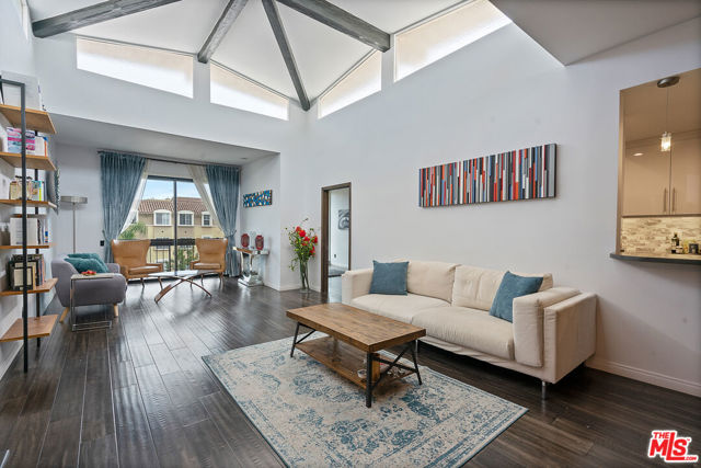 2175 S Beverly Glen Boulevard, Los Angeles CA: https://media.crmls.org/mediaz/33c057c4-2e65-410e-aed9-d150e6acddf0.jpg
