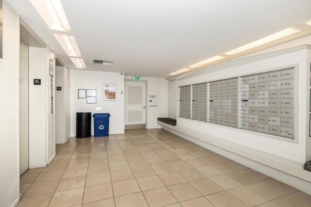 400 Davey Glen Road, Belmont CA: https://media.crmls.org/mediaz/33c0c6d1-aada-4540-8f95-871e99d7f3fe.jpg