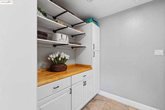 51 Cunha Ct, Oakley CA: https://media.crmls.org/mediaz/33c0e713-50f2-4953-9d7b-5d01d18c2999.jpg