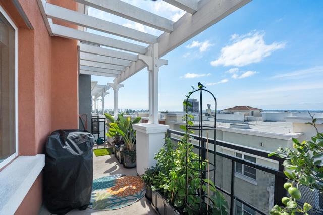 3650 5Th Ave, San Diego CA: https://media.crmls.org/mediaz/33c17dd0-e930-435d-a450-a2dde17151a4.jpg