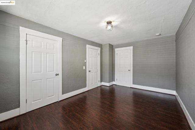 1063 32Nd St, Oakland CA: https://media.crmls.org/mediaz/33c1a197-03ba-4e38-8621-98e051682c6b.jpg