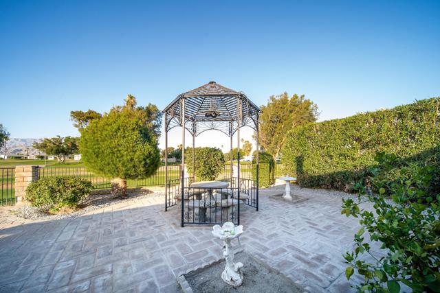33440 Carlsbad Circle, Thousand Palms CA: https://media.crmls.org/mediaz/33c1ba24-b504-4b8d-8062-69b71346d363.jpg