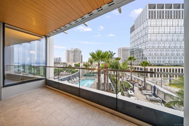 888 W E St, San Diego CA: https://media.crmls.org/mediaz/33c20481-64e3-4782-a3db-b823079dde08.jpg