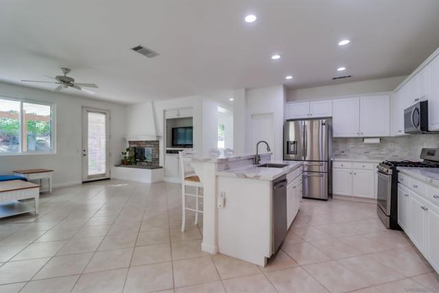 32411 Cassino Court, Temecula CA: https://media.crmls.org/mediaz/33c26f04-64fa-443d-8ccc-7b592bcb32d8.jpg