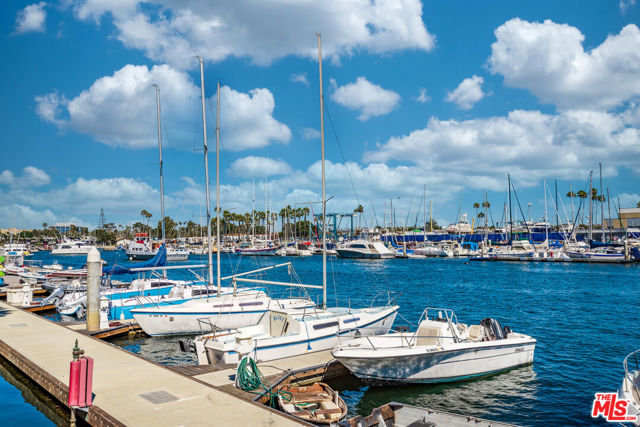 4731 La Villa Marina, Marina del Rey CA: https://media.crmls.org/mediaz/33c27391-15dc-49de-861b-e9b2826f75e0.jpg
