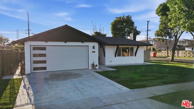 Image 6 of 70 For 19203 Galway Avenue