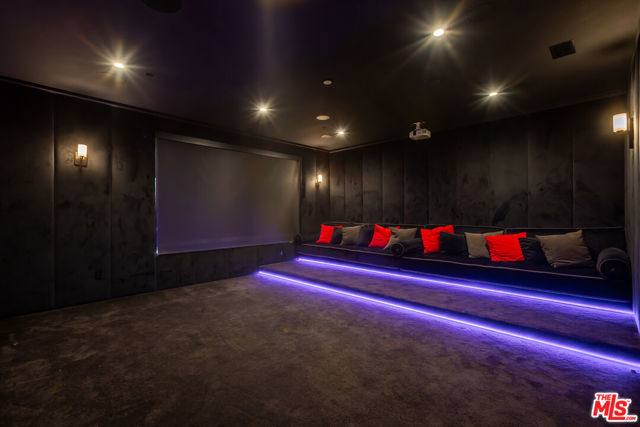 4607 Vanalden Avenue, Tarzana CA: https://media.crmls.org/mediaz/33c45e06-ce96-4fbf-bf7b-f8226ff70f49.jpg