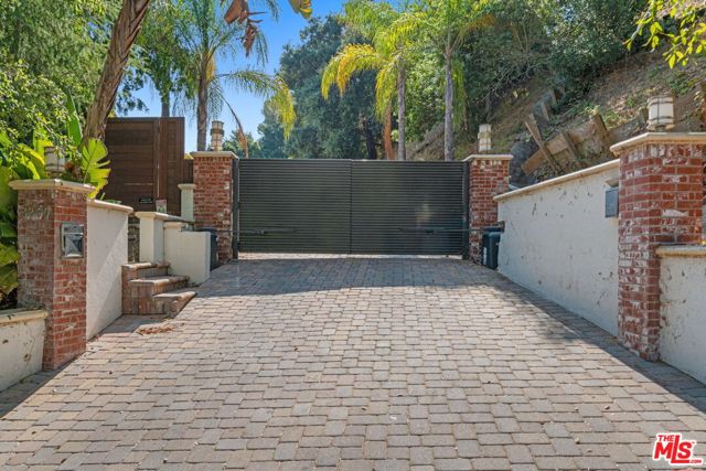 3200 Oakley Drive, Los Angeles CA: https://media.crmls.org/mediaz/33c4bb03-0aec-41cd-9ae8-9f5e716f0012.jpg