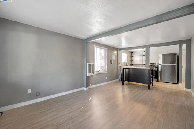 118 Sycamore St, Fremont CA: https://media.crmls.org/mediaz/33c4bdd8-a0d4-4811-a2b2-b874e33eac32.jpg