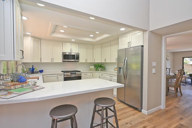 241 Belaire Ct, Danville CA: https://media.crmls.org/mediaz/33c56633-c9c3-403e-8459-a8a1f4c9097a.jpg