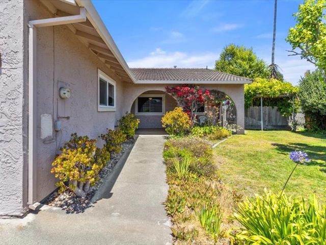 74 Meadow Terrace, Watsonville CA: https://media.crmls.org/mediaz/33c58294-cd29-4d45-9393-5999d85b7f54.jpg
