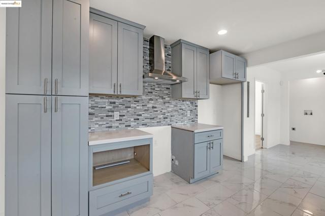 2906 Adeline St, Oakland CA: https://media.crmls.org/mediaz/33c5c94d-3cec-4480-91cd-a82e8c874bbf.jpg