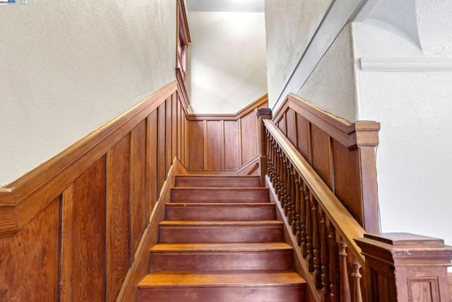 857 Athens Ave, Oakland CA: https://media.crmls.org/mediaz/33c5d5b1-3a2b-4578-a102-198974d3c597.jpg