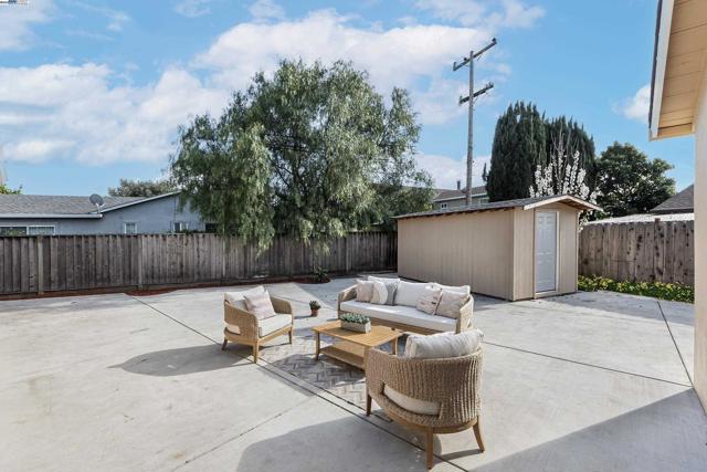 474 Oliver St, Milpitas CA: https://media.crmls.org/mediaz/33c63293-0e41-4cd2-b953-40a30fca041d.jpg