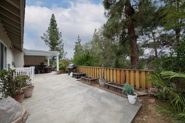 1873 Guilder Gln, Escondido CA: https://media.crmls.org/mediaz/33c6a9ed-96a6-479b-b010-b737a142ff2a.jpg