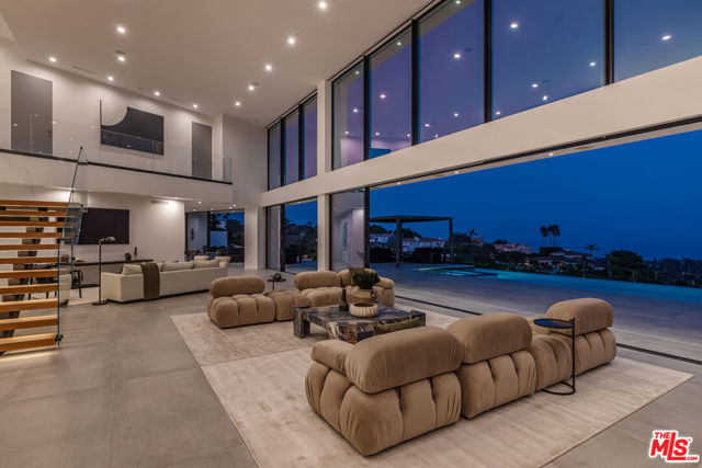 6156 Zumirez Drive, Malibu CA: https://media.crmls.org/mediaz/33c6c279-2649-4dfa-ab91-9970395fe108.jpg