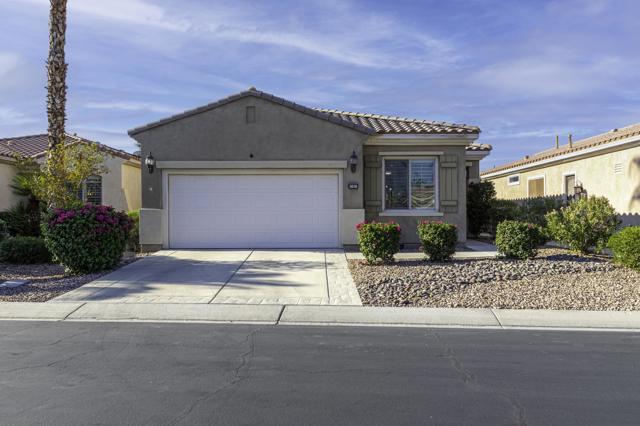 81907 Avenida Bahia, Indio CA: https://media.crmls.org/mediaz/33c6d1b0-5b8a-421d-8d68-409486f1e61d.jpg