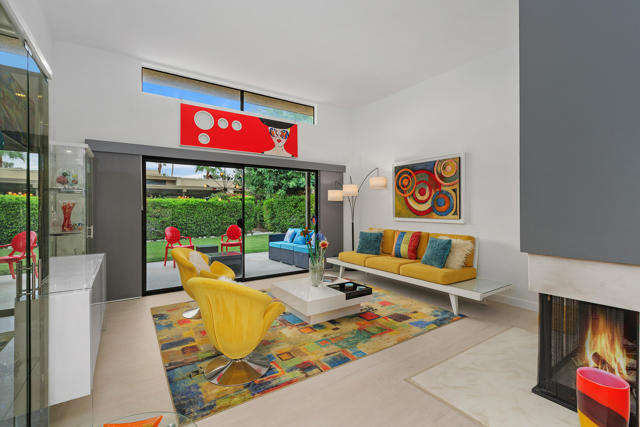 1334 Tiffany S Circle, Palm Springs CA: https://media.crmls.org/mediaz/33c7e4b8-1aa2-4606-8a16-08b769ab6267.jpg