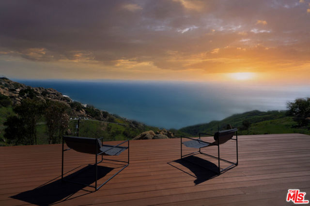 24641 Piuma Road, Malibu CA: https://media.crmls.org/mediaz/33c7f81e-ad03-4709-b942-c85e5ec86783.jpg