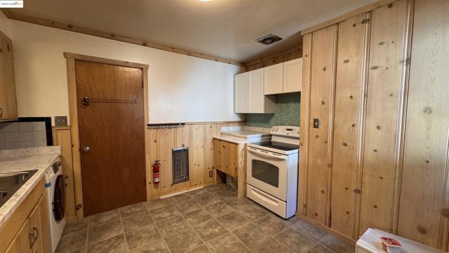 8368 Rainbow Ave, Kings Beach CA: https://media.crmls.org/mediaz/33c86c87-b797-487c-af80-b3d045b3f93e.jpg