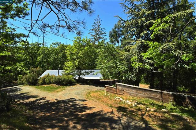 9687 Manzanita Way, Coulterville CA: https://media.crmls.org/mediaz/33c914de-e191-4cfd-8546-ad392bff2227.jpg