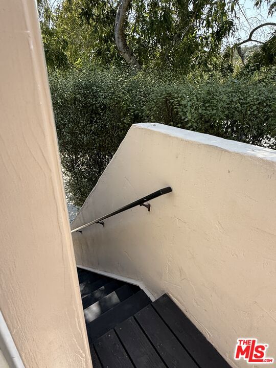 520 Barker Pass Road, Santa Barbara CA: https://media.crmls.org/mediaz/33c94d2a-fa6e-4ee8-833f-f4db60b3b2e9.jpg