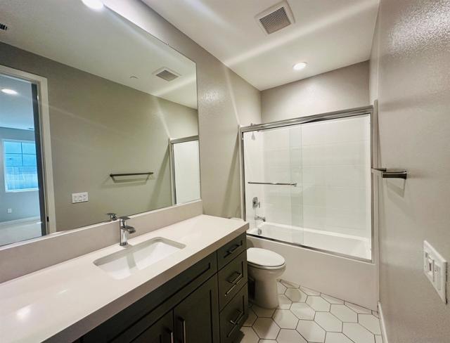 13765 Holly Oak Way, Poway CA: https://media.crmls.org/mediaz/33ca1d9e-1ee3-4369-83e8-148d4b578913.jpg