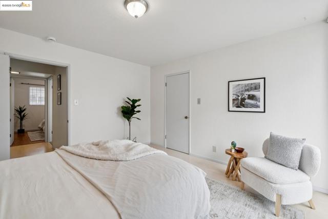 1425 Lakeside DR, Oakland CA: https://media.crmls.org/mediaz/33ca3924-8ce4-42c7-9e56-5d63b0a39812.jpg