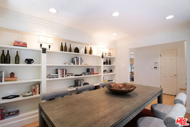745 25th Street, Santa Monica CA: https://media.crmls.org/mediaz/33cac1a7-ab54-4caa-a0cb-d5cd0c6f2d87.jpg