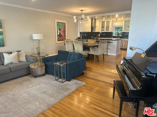 11662 Iowa Avenue, Los Angeles CA: https://media.crmls.org/mediaz/33cac327-b96f-4943-8c8e-41469981584c.jpg