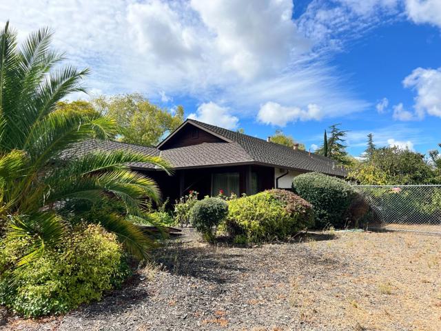 701 Christine Drive, Palo Alto CA: https://media.crmls.org/mediaz/33cacdb0-1ec1-4079-ab0a-4d23d9968cd5.jpg