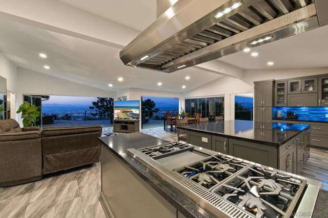 5030 Helix Ter, La Mesa CA: https://media.crmls.org/mediaz/33cbf32e-3c41-4e56-be5e-0c15393f1be7.jpg