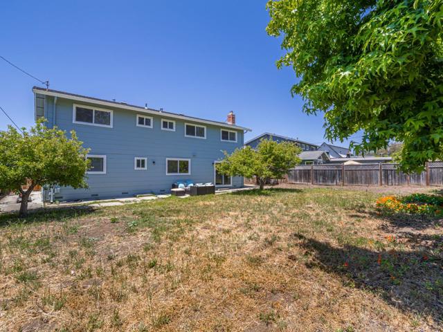 917 Sir Francis Avenue, Capitola CA: https://media.crmls.org/mediaz/33cc5801-7fc3-4730-b9d6-20ca477664df.jpg