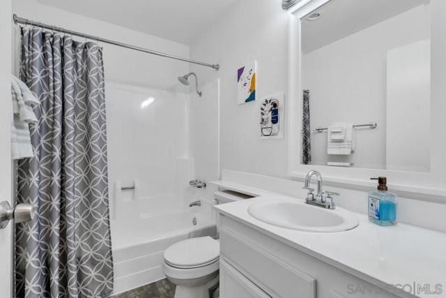 Image 14 of 18 For 12650 Lakeshore Dr. Unit 127