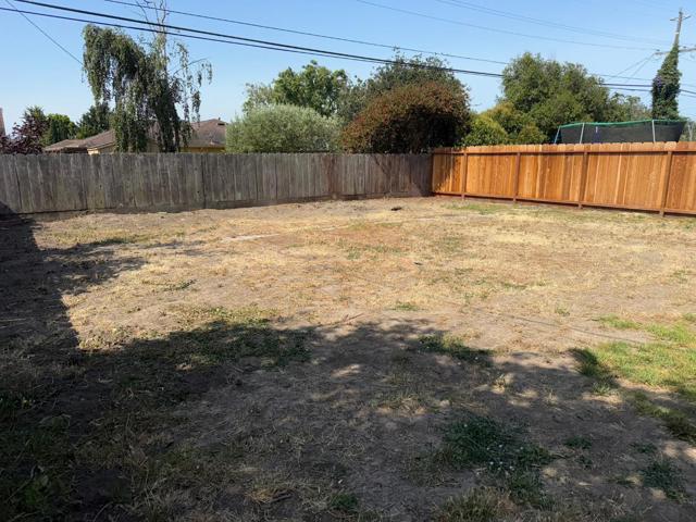 364 Sequoia Street, Salinas CA: https://media.crmls.org/mediaz/33cd2b1f-965a-431a-bbc4-93d554c16c83.jpg