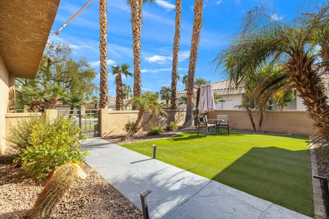 47605 Via Florence, La Quinta CA: https://media.crmls.org/mediaz/33ce1615-1c0f-46e1-9fa7-b2ecc05214df.jpg