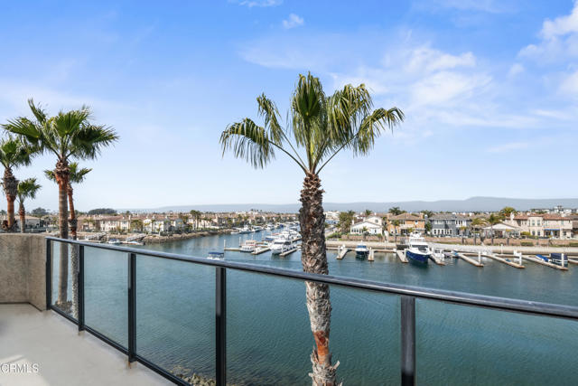 1758 Emerald Isle Way, Oxnard CA: https://media.crmls.org/mediaz/33ce20db-3744-4223-89a2-af7d058a3acf.jpg
