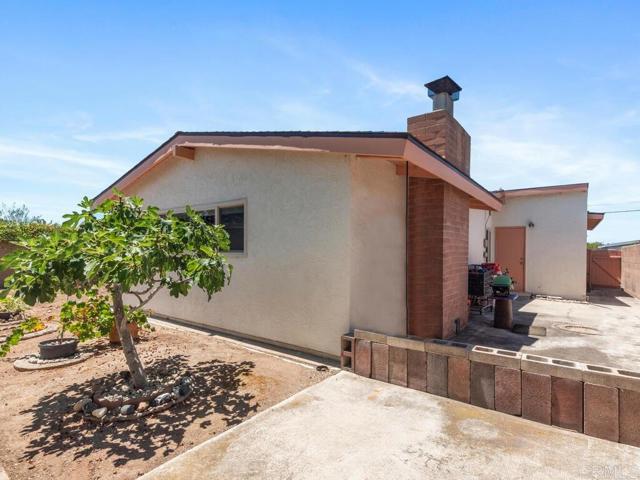 4413 Mount Henry Avenue, San Diego CA: https://media.crmls.org/mediaz/33ce3fdc-4692-4f1a-b7ab-a918e7461ffc.jpg