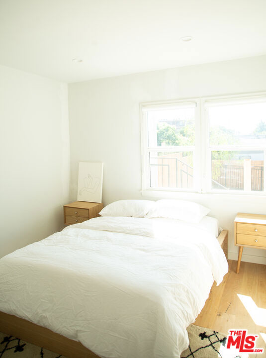 3365 N Andrita Street, Los Angeles CA: https://media.crmls.org/mediaz/33ce602a-6ab7-4ce6-b83d-5c02f6b98633.jpg
