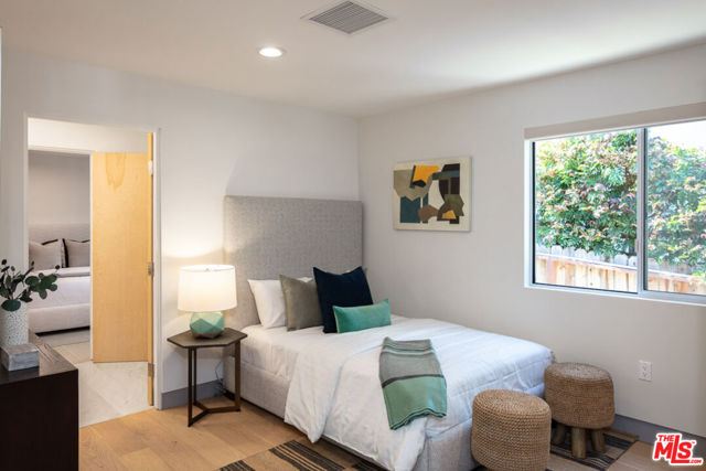 10572 Putney Road, Los Angeles CA: https://media.crmls.org/mediaz/33ceaf70-d1c6-486b-b9b1-7ebb71f8c943.jpg