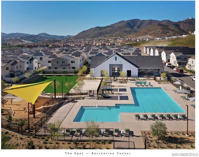 35111 Cooper Pl, Fallbrook CA: https://media.crmls.org/mediaz/33cef5c9-507c-4100-91d7-89acc2ab2e9e.jpg