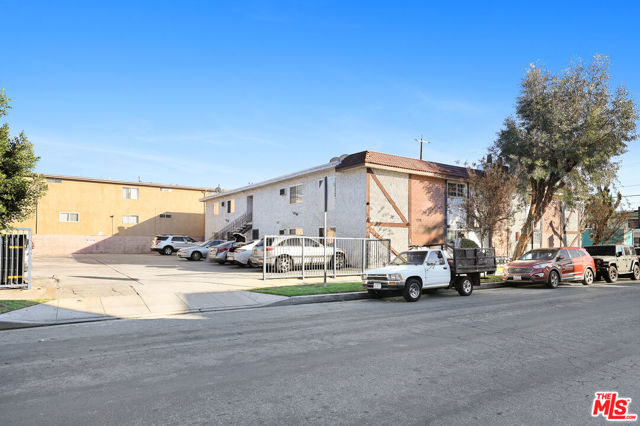 Image 7 of 18 For 15865 Vanowen Street